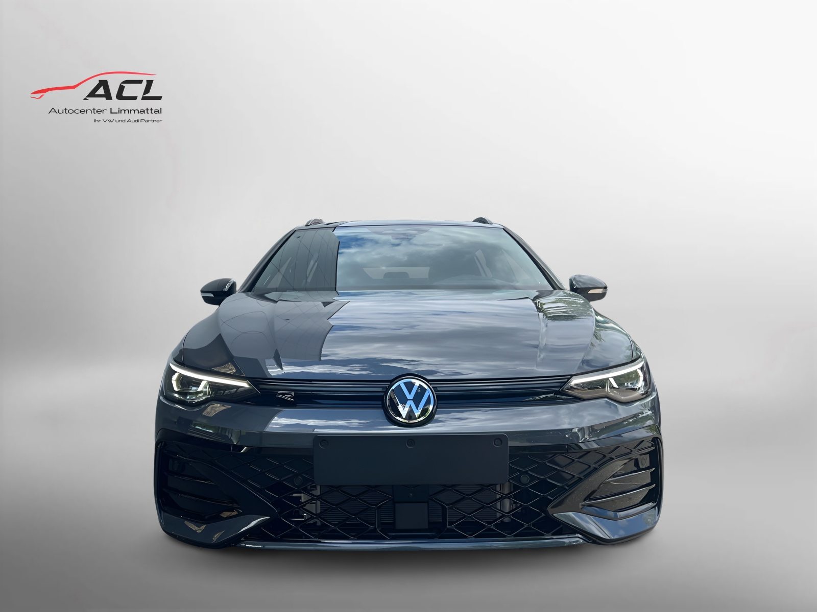 VW Golf Variant R-Line, Petrol, New car, Automatic - 2