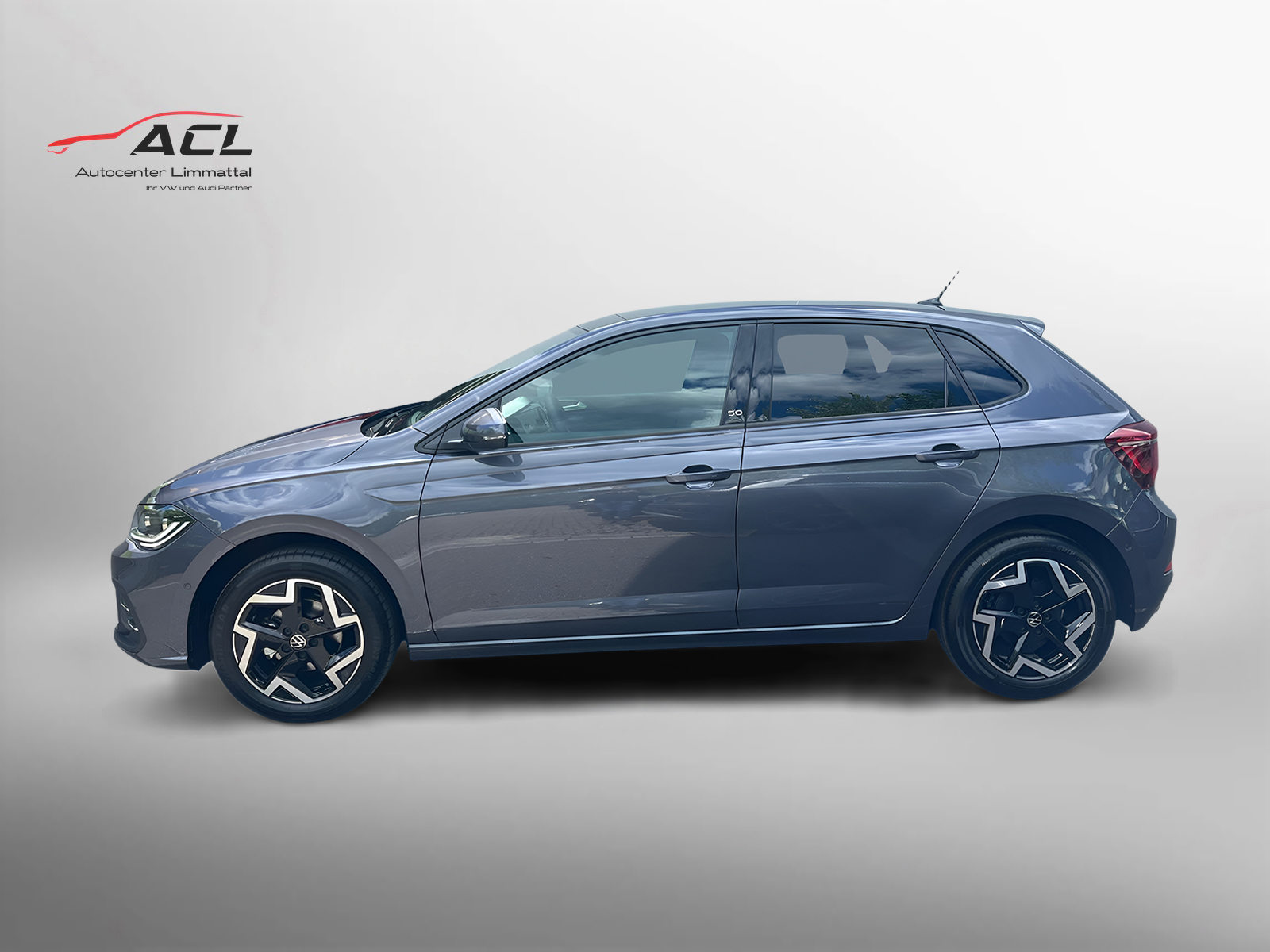 VW Golf Variant R-Line, Petrol, New car, Automatic - 3