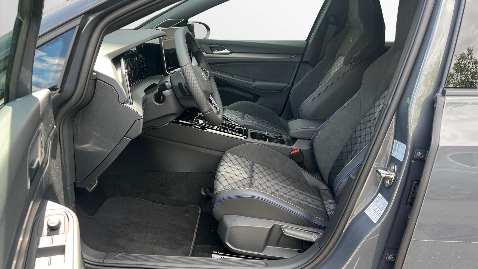 VW Golf Variant R-Line, Petrol, New car, Automatic - 5