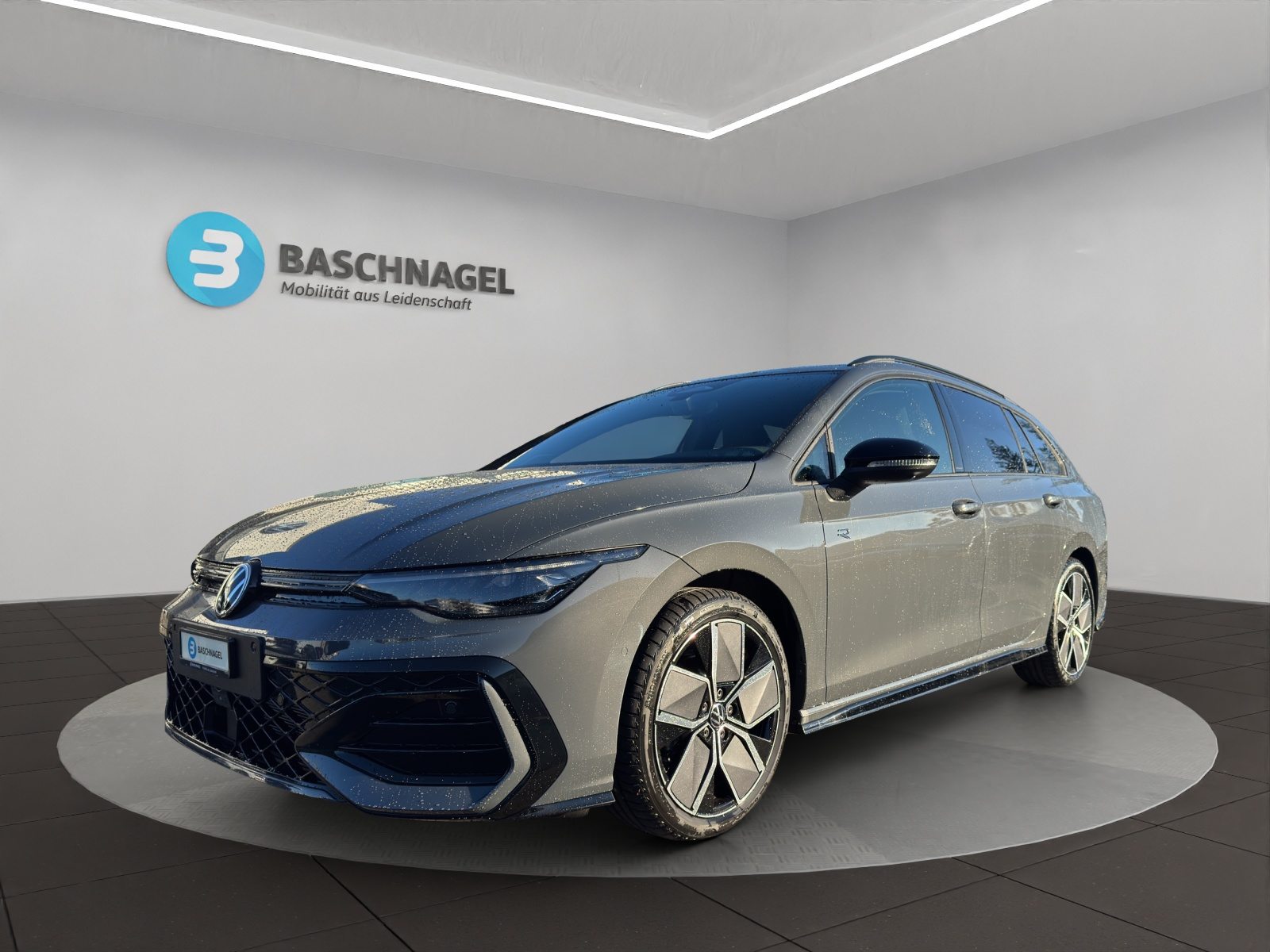 VW Golf Variant R-Line