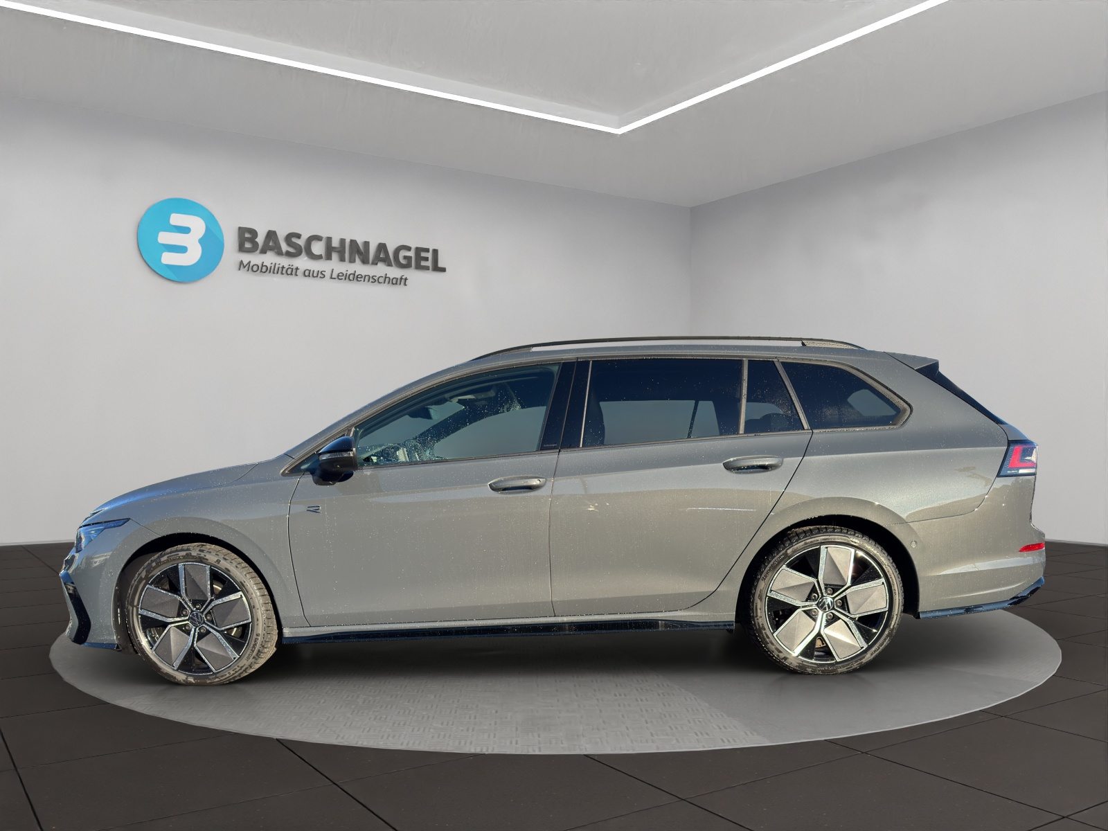 VW Golf Variant R-Line, Benzin, Neuwagen, Automatik - 2