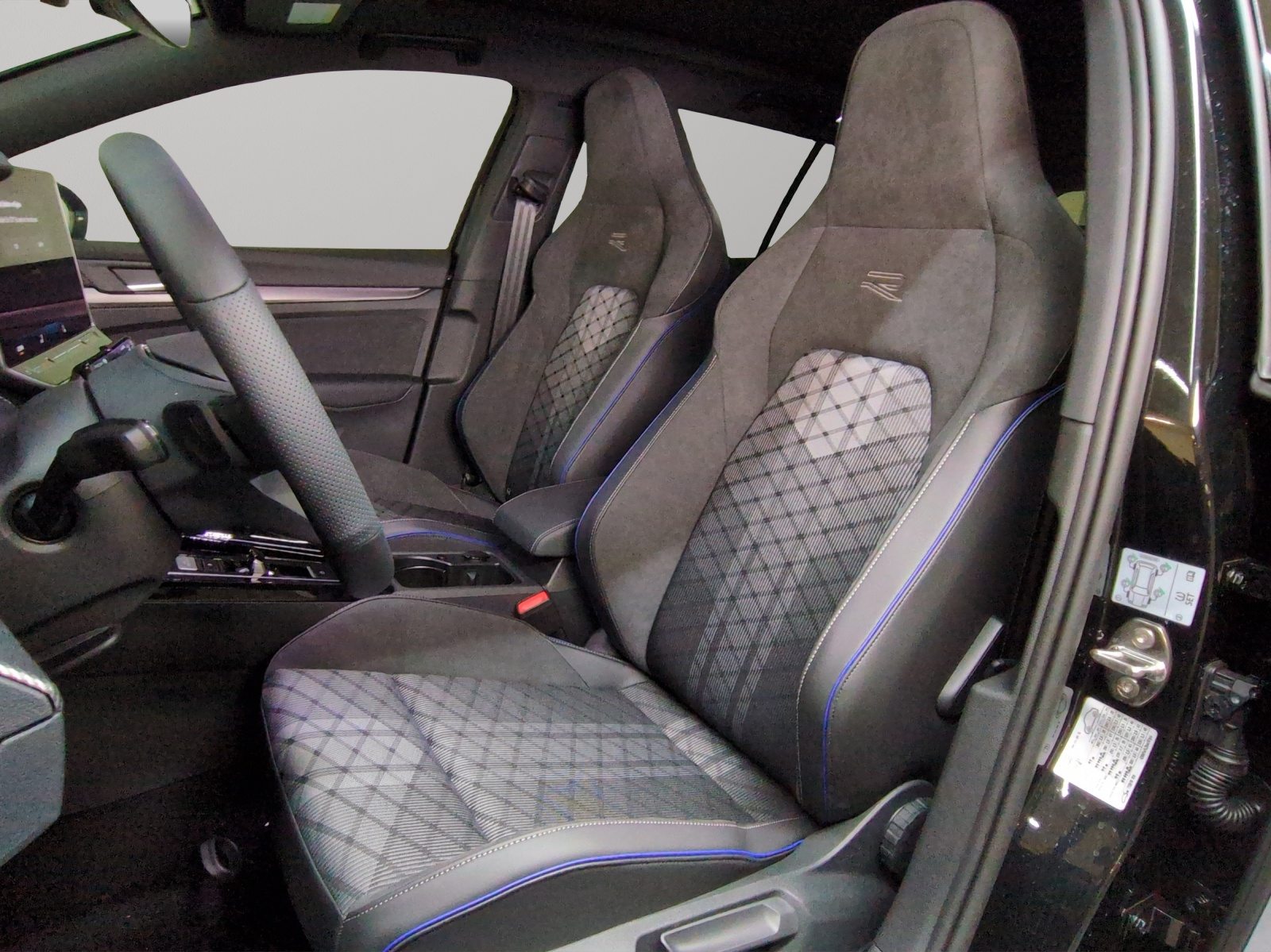 VW Golf Variant R-Line, Petrol, New car, Automatic - 6