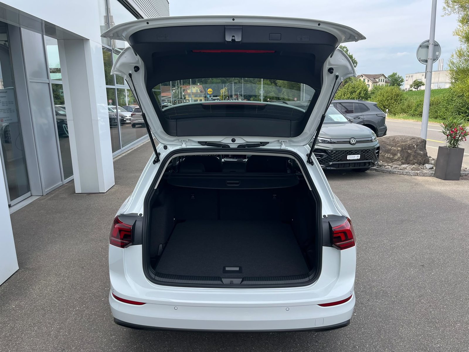 VW Golf Variant Basis, Benzin, Neuwagen, Automatik - 5