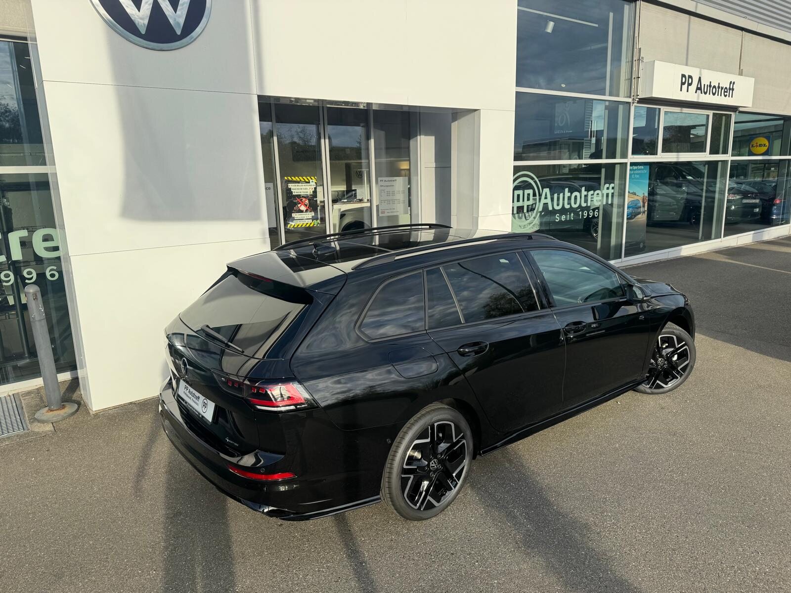 VW Golf Variant R-Line, Essence, Voiture nouvelle, Automatique - 4