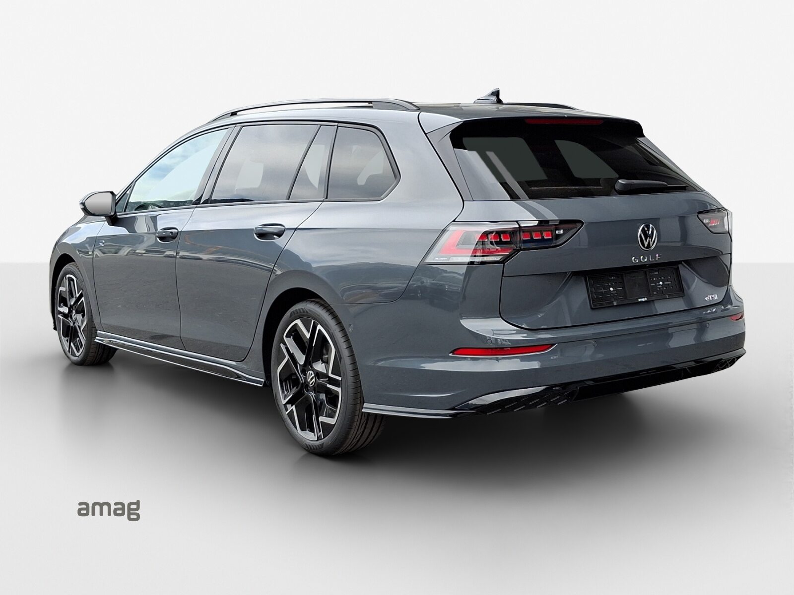 VW Golf Variant R-Line, Petrol, New car, Automatic - 3
