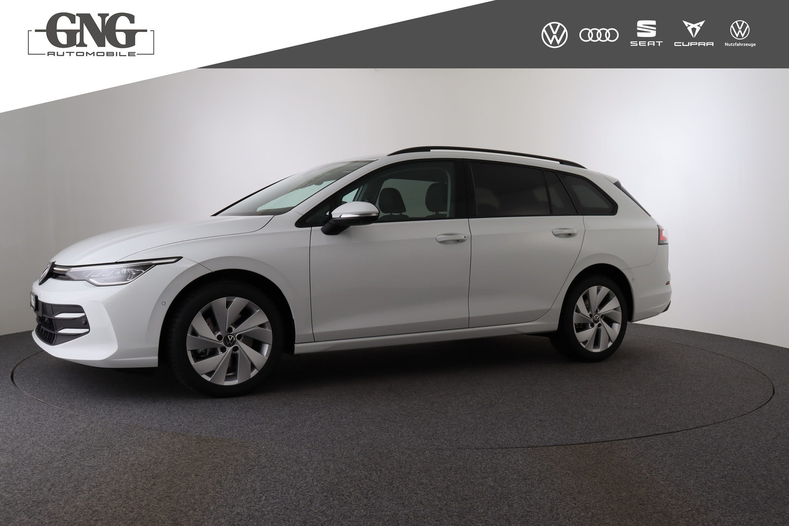 VW Golf Variant Life, Petrol, Second hand / Used, Automatic - 2