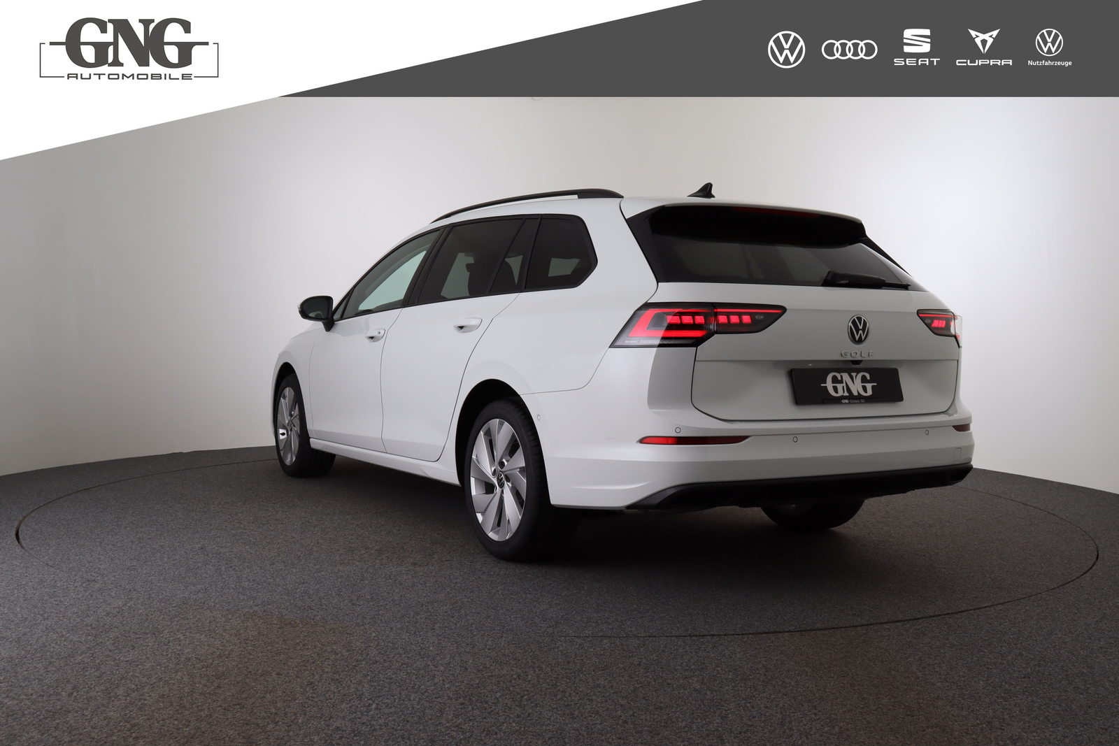 VW Golf Variant Life, Petrol, Second hand / Used, Automatic - 5