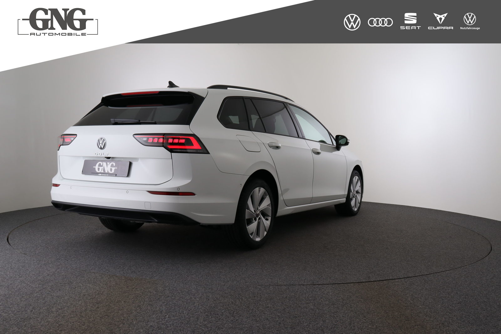 VW Golf Variant Life, Petrol, Second hand / Used, Automatic - 7