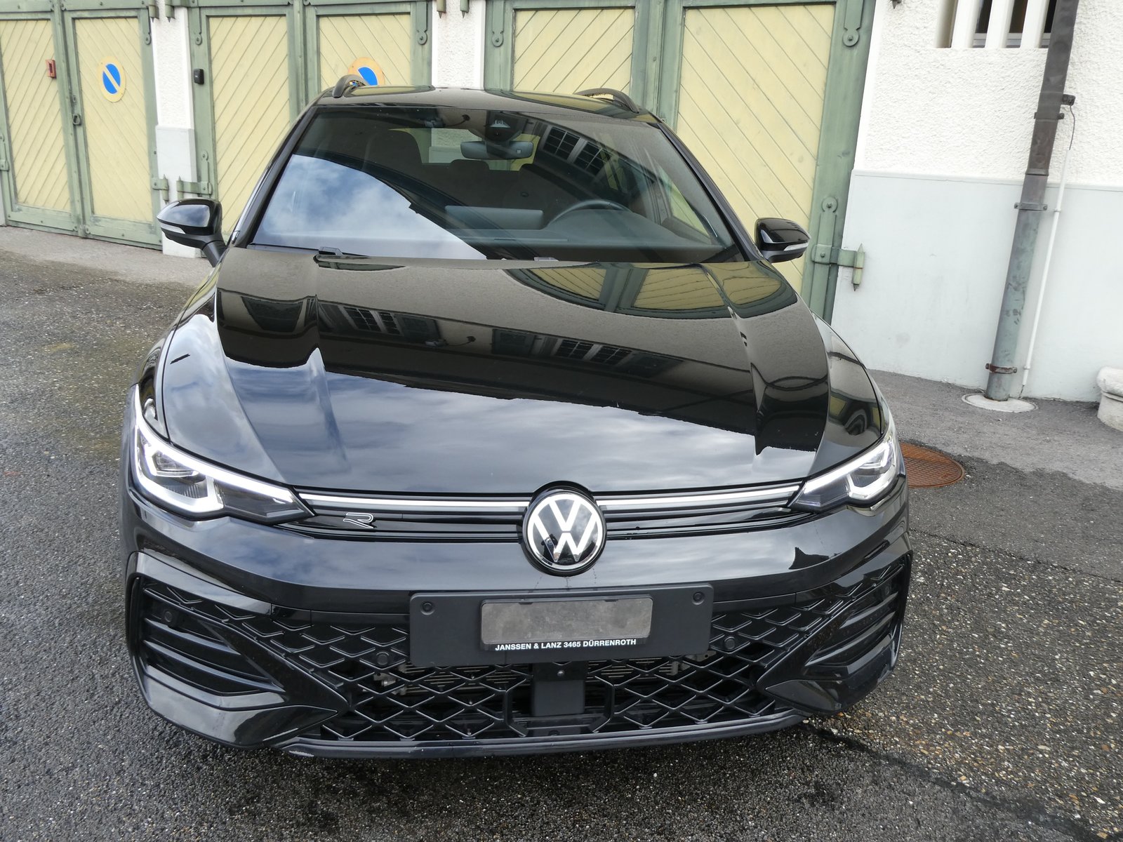 VW Golf Variant 1.5 eTSI mHEV R-Line, Mild-Hybrid Petrol/Electric, Second hand / Used, Automatic - 3