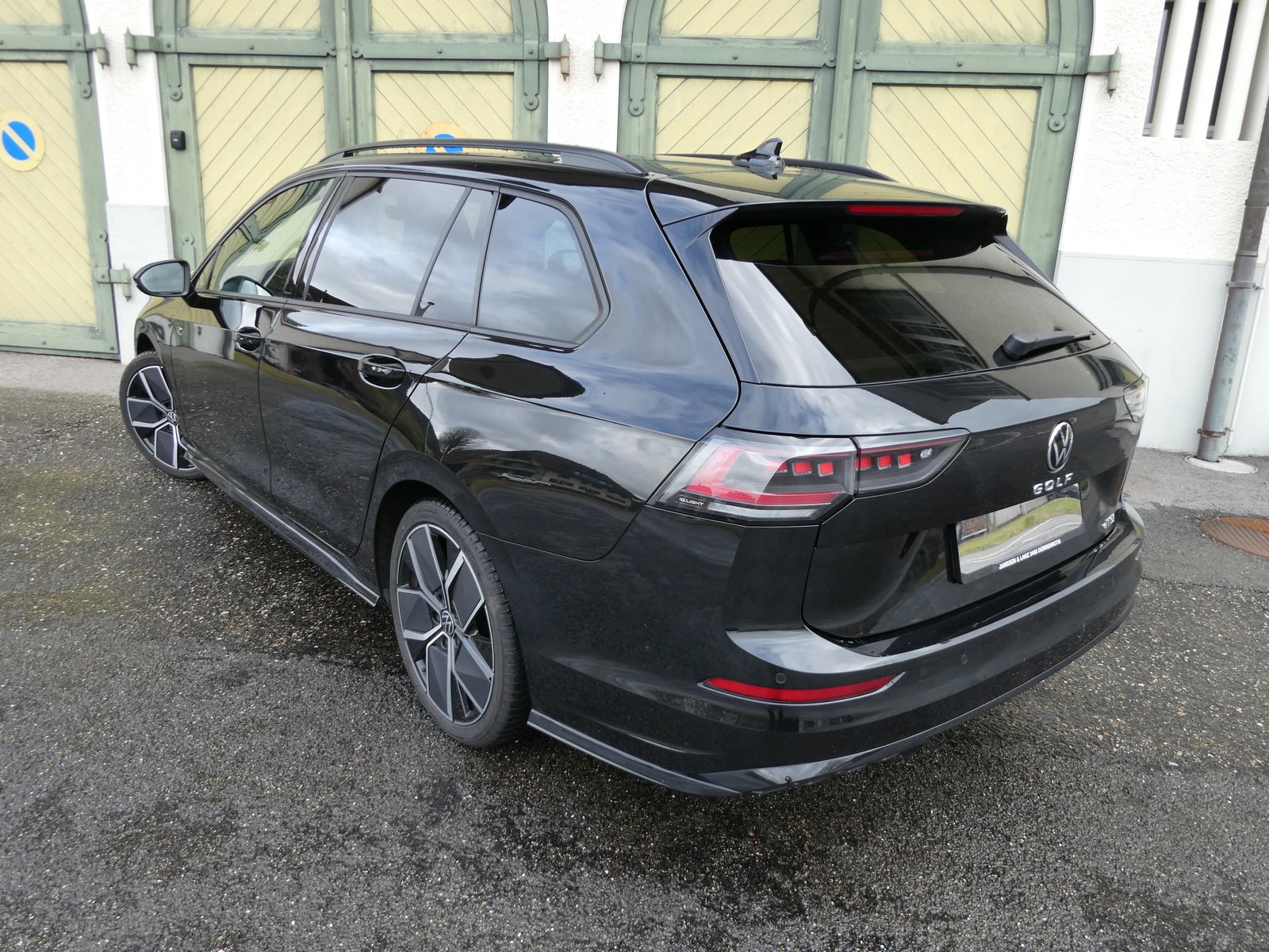 VW Golf Variant 1.5 eTSI mHEV R-Line, Mild-Hybrid Petrol/Electric, Second hand / Used, Automatic - 5