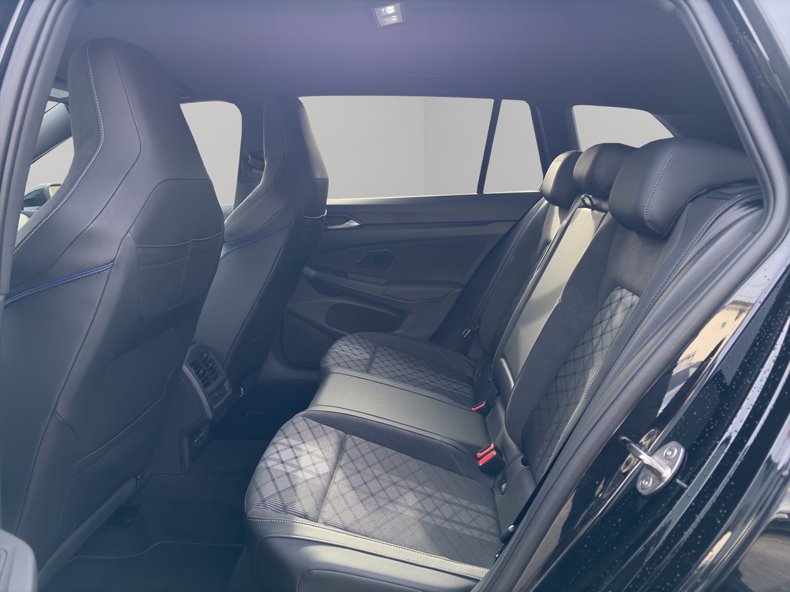 VW Golf Variant 1.5 eTSI mHEV R-Line, Mild-Hybrid Benzin/Elektro, Occasion / Gebraucht, Automatik - 7