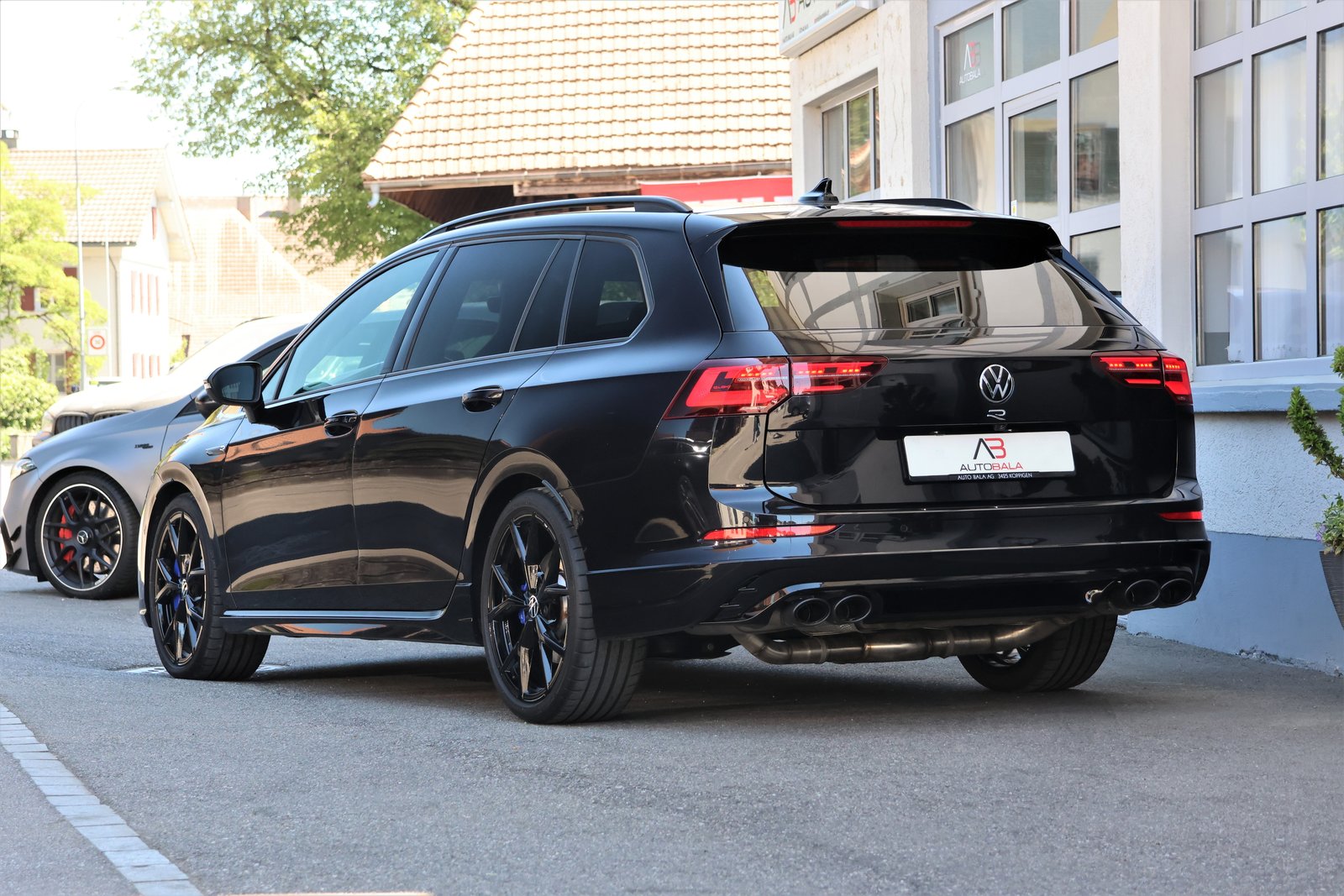 VW Golf Variant 2.0 TSI R DSG 4Motion *BlackStyle+Remus*, Petrol, Second hand / Used, Automatic - 3