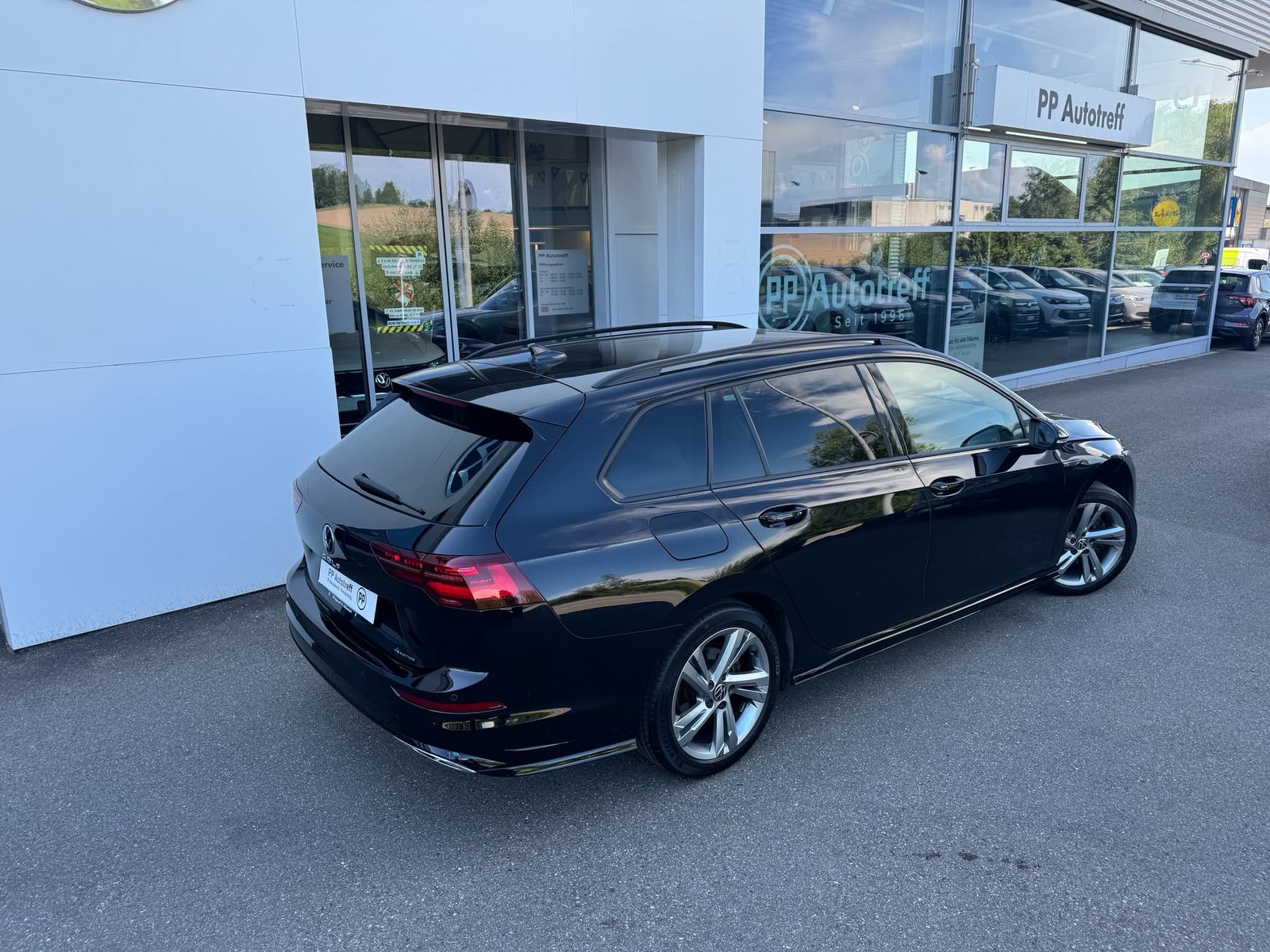 VW Golf Variant R-Line, Benzin, Occasion / Gebraucht, Automatik - 4