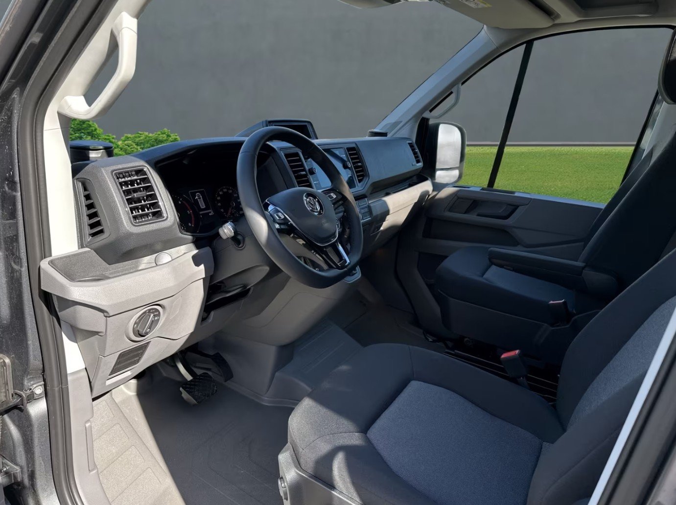 VW Grand California 680 2.0 BI-TDI Camper, Diesel, Ex-demonstrator, Automatic - 5