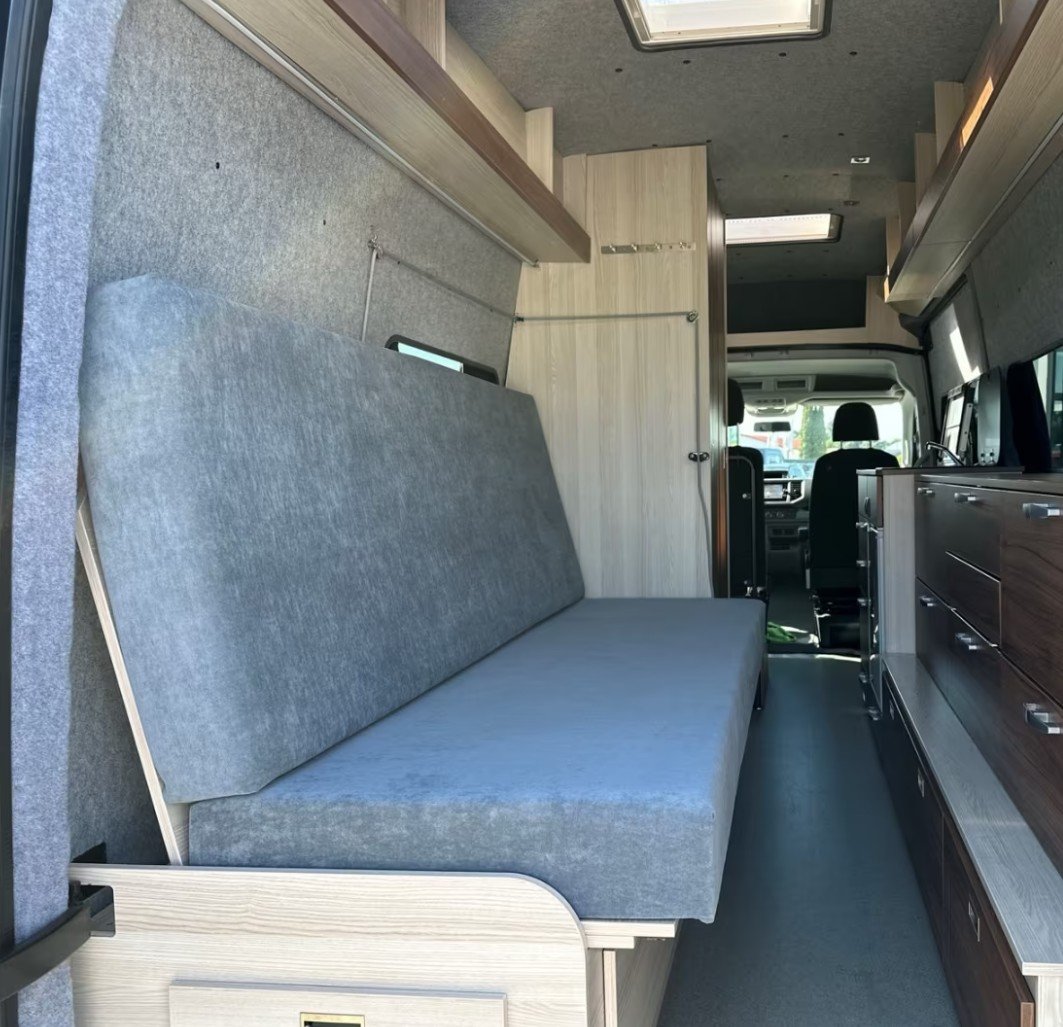 VW Grand California 680 2.0 BI-TDI Camper, Diesel, Ex-demonstrator, Automatic - 6