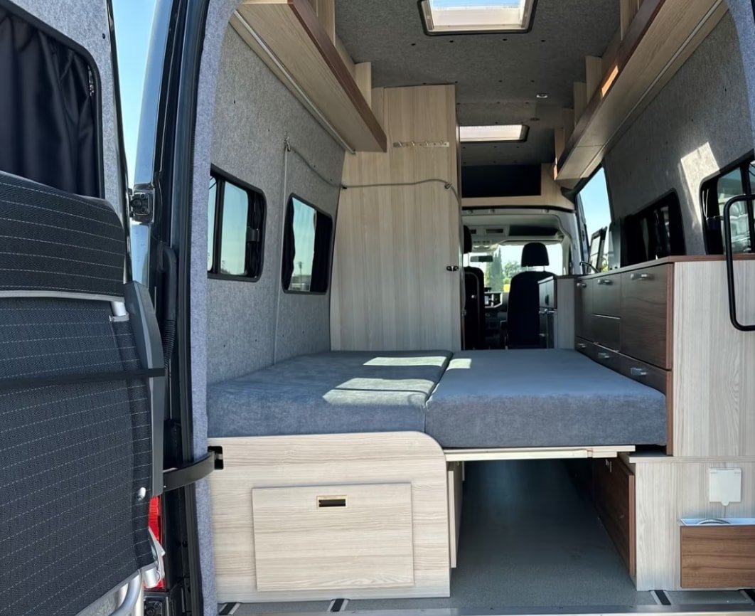 VW Grand California 680 2.0 BI-TDI Camper, Diesel, Ex-demonstrator, Automatic - 7