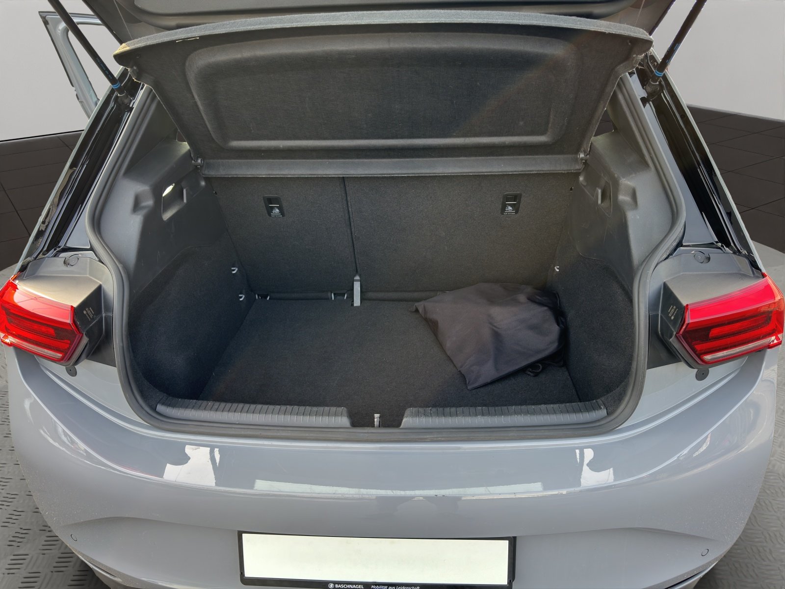 VW ID.3 Pure Performance 45 kWh Basis, Electric, Second hand / Used, Automatic - 6