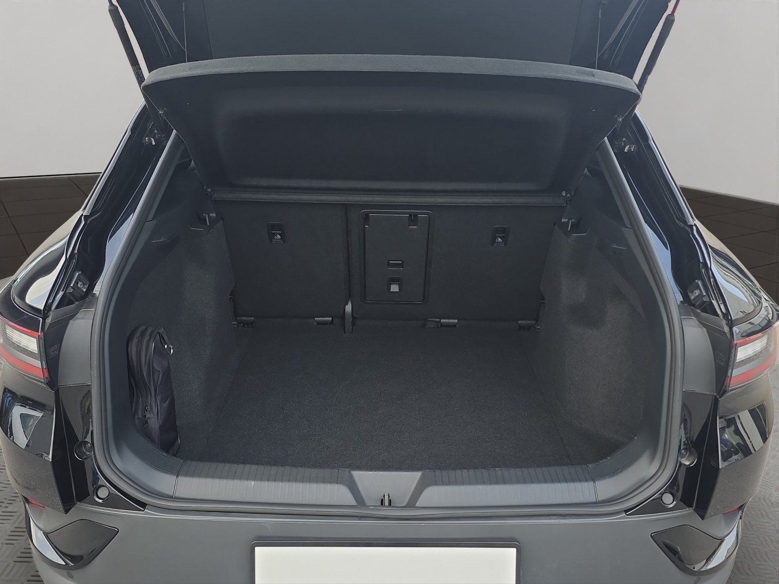 VW ID.4 Pro Performance 77 kWh Life Plus, Electric, Second hand / Used, Automatic - 6