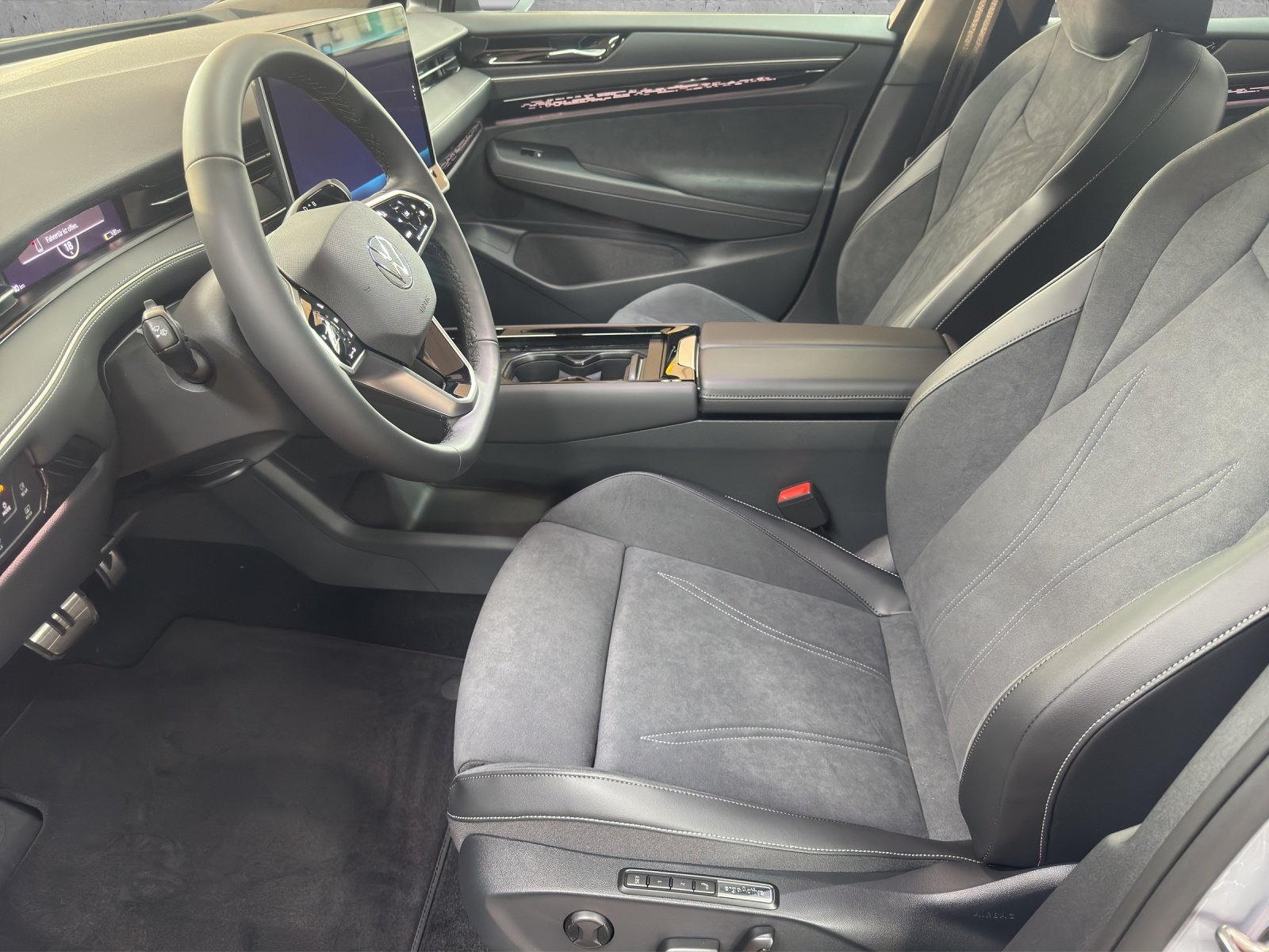 VW ID.7 Tourer Pro 77 kWh United, Electric, New car, Automatic - 7