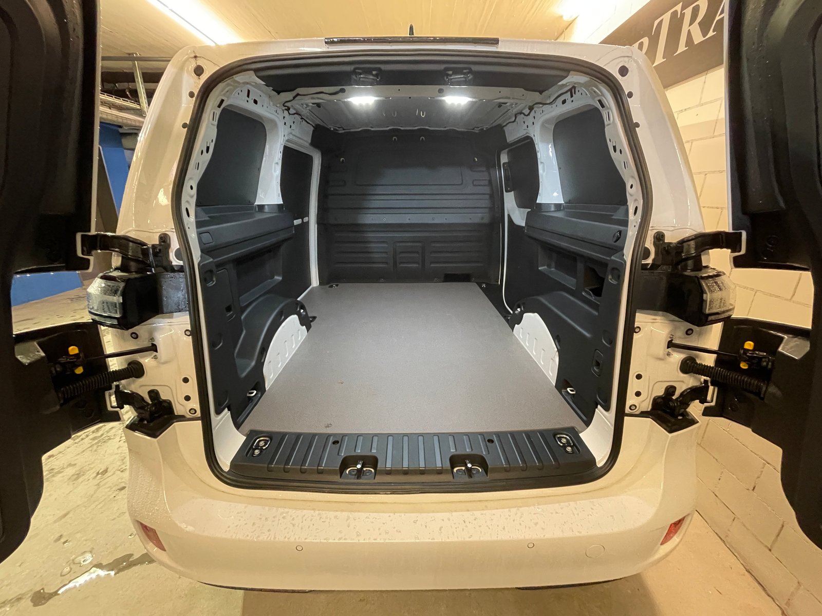 VW ID. Buzz Cargo, Elektro, Neuwagen, Automatik - 6
