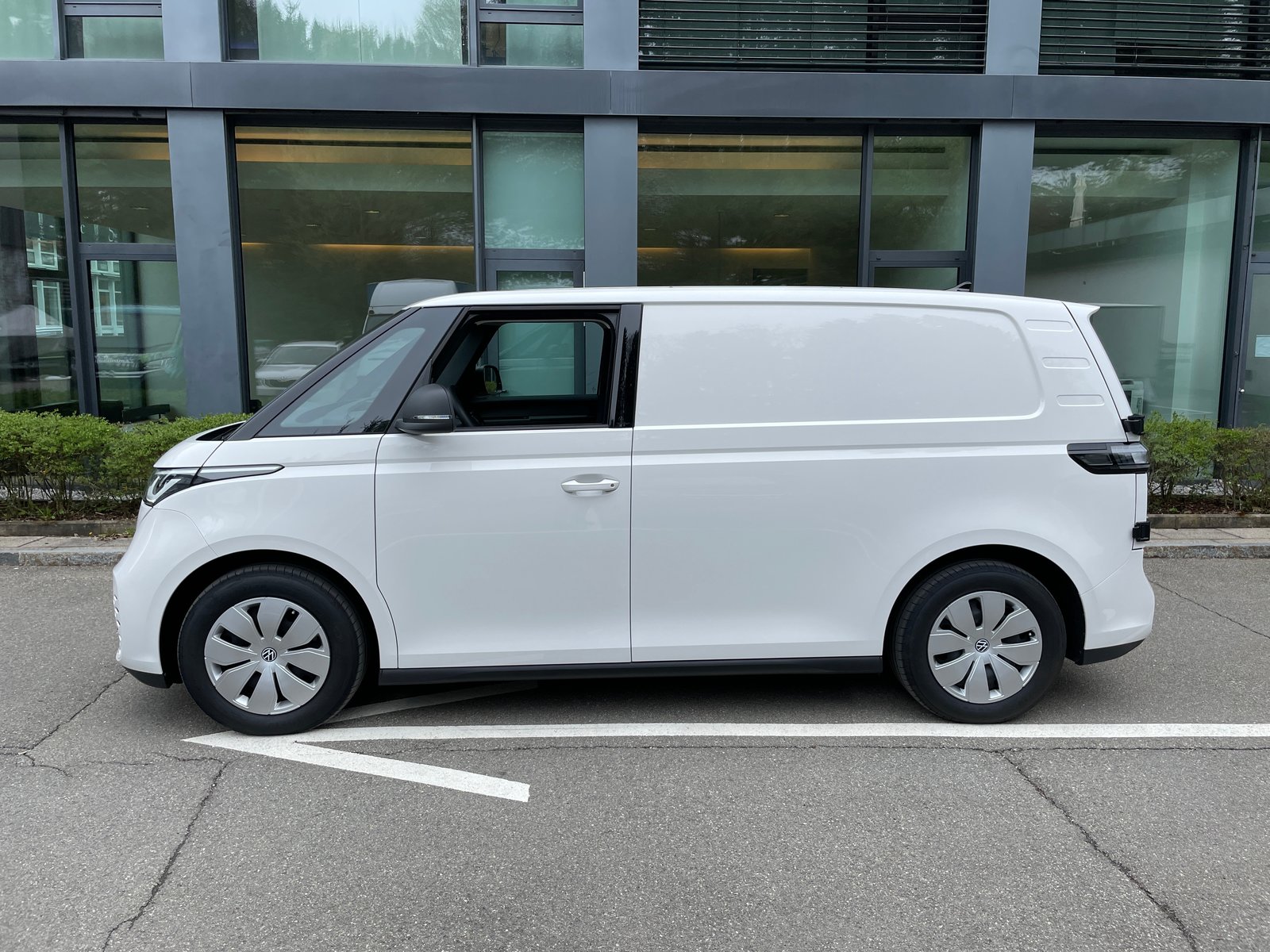 VW ID. Buzz Cargo, Électrique, Voiture nouvelle, Automatique - 2