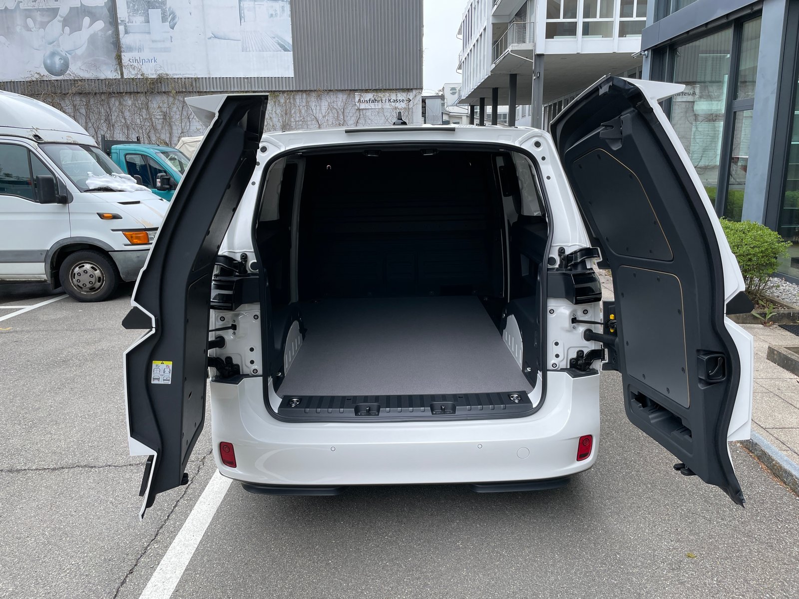 VW ID. Buzz Cargo, Électrique, Voiture nouvelle, Automatique - 5