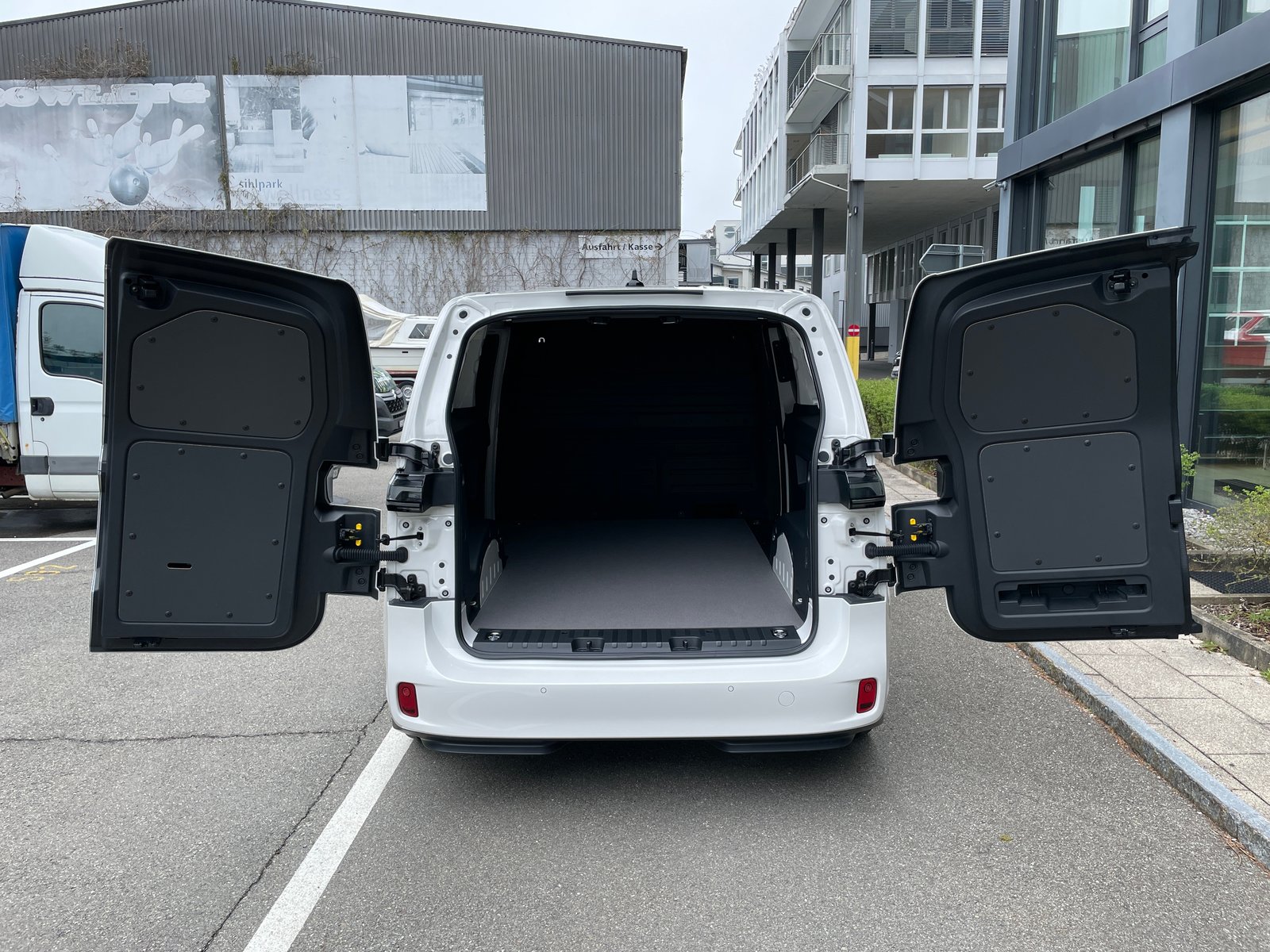 VW ID. Buzz Cargo, Électrique, Voiture nouvelle, Automatique - 6
