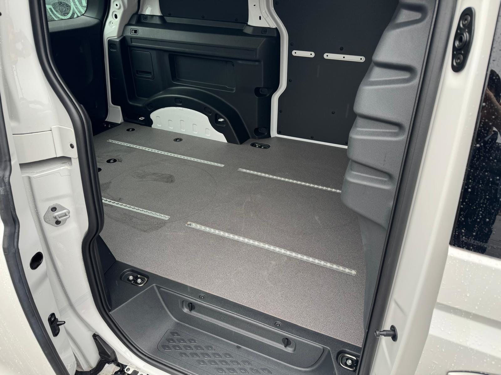 VW ID. Buzz Cargo Pure, Electric, Second hand / Used, Automatic - 4