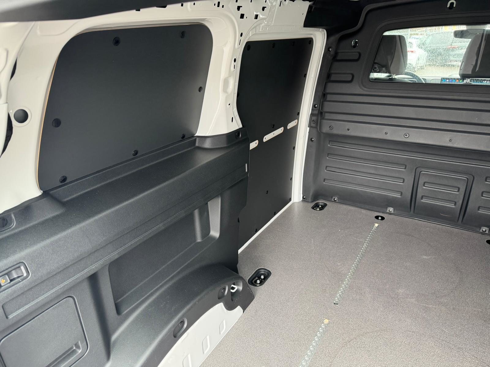 VW ID. Buzz Cargo Pure, Electric, Second hand / Used, Automatic - 7