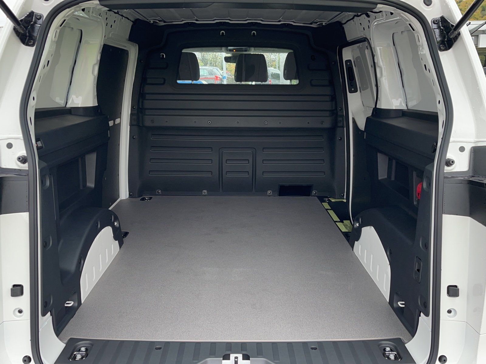 VW ID. Buzz Cargo, Electric, Ex-demonstrator, Automatic - 5