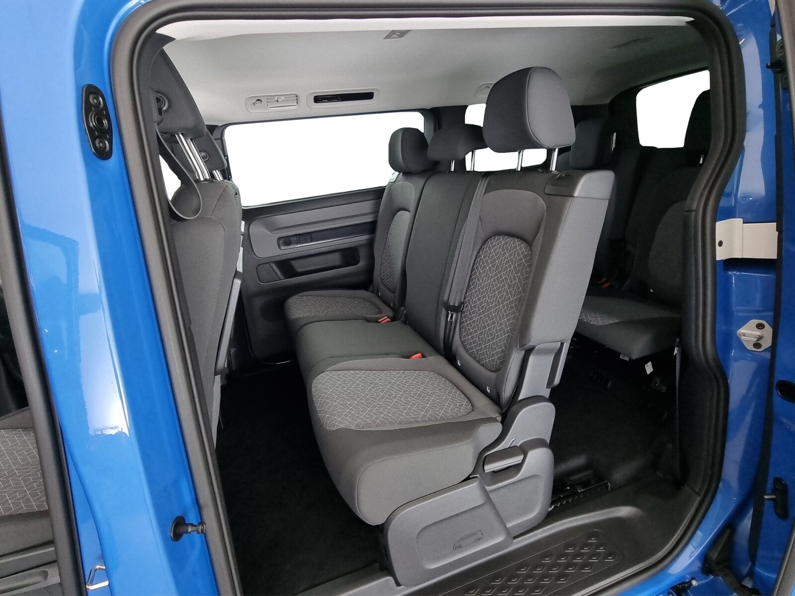 VW ID.Buzz LWB Pro (lang) 7-Sitzer, Electric, Pre-registered new car, Automatic - 7