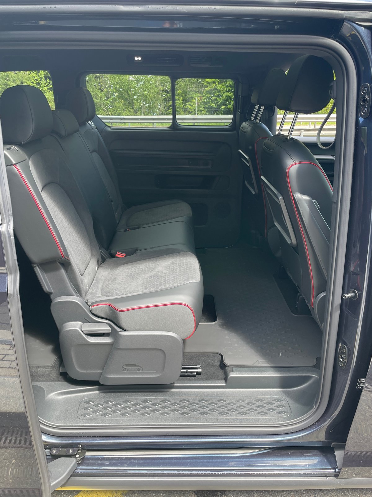VW ID.Buzz LWB GTX 4 Motion, 7-Sitzer mit AHK und Pano-Dach, Electric, New car, Automatic - 5