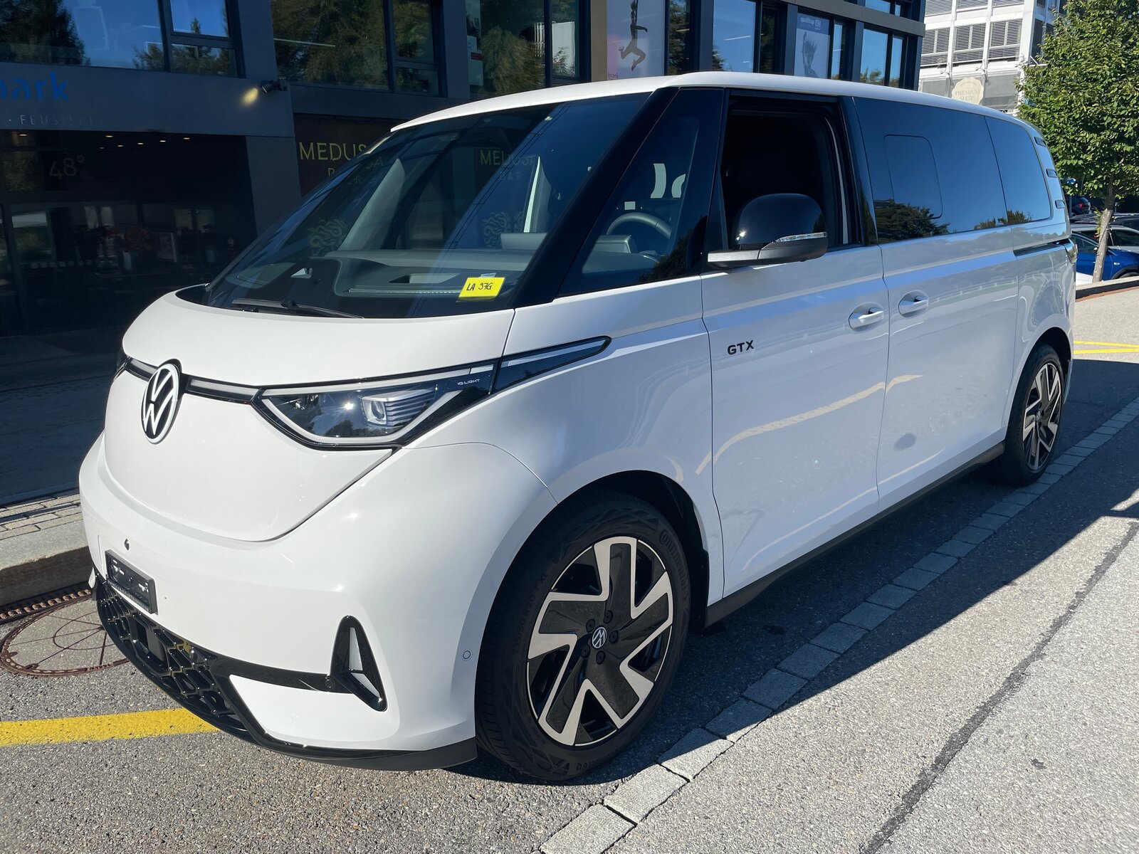 VW ID.Buzz LWB GTX 4 Motion, 7-Sitzer