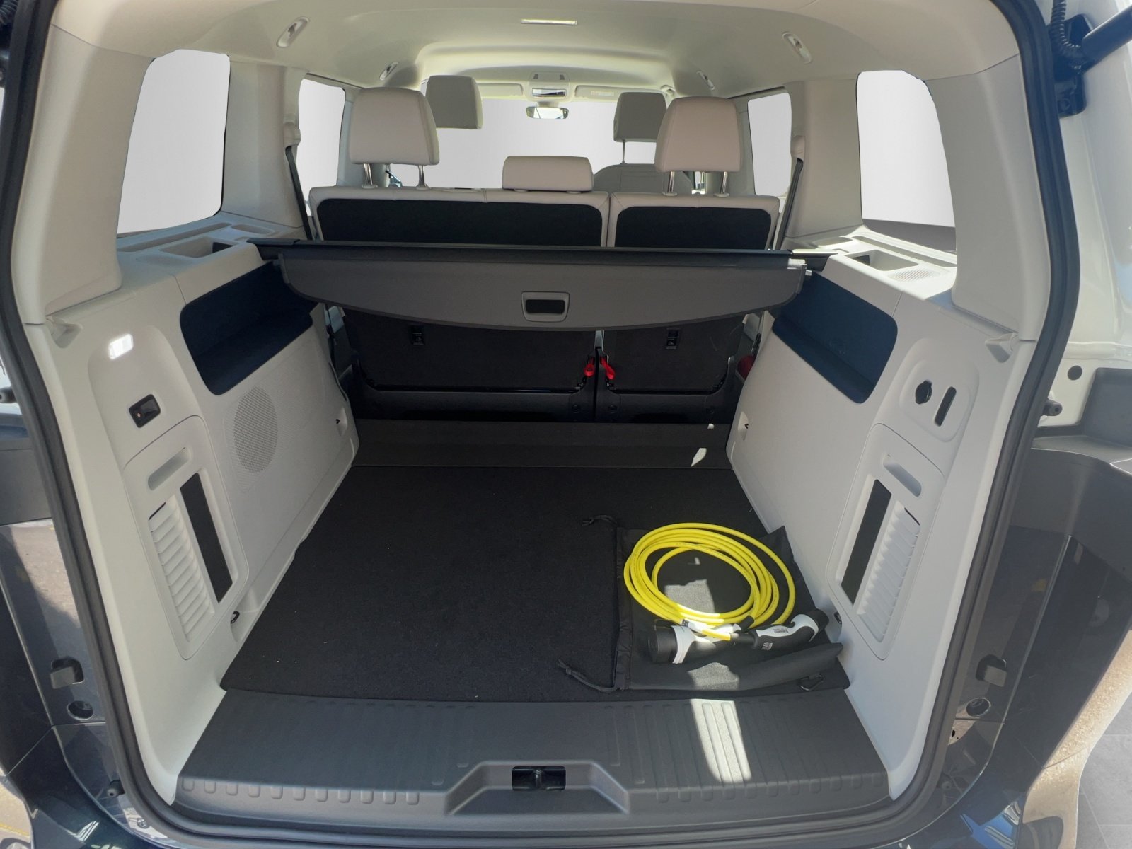 VW ID.Buzz NWB Pro, Electric, Ex-demonstrator, Automatic - 6