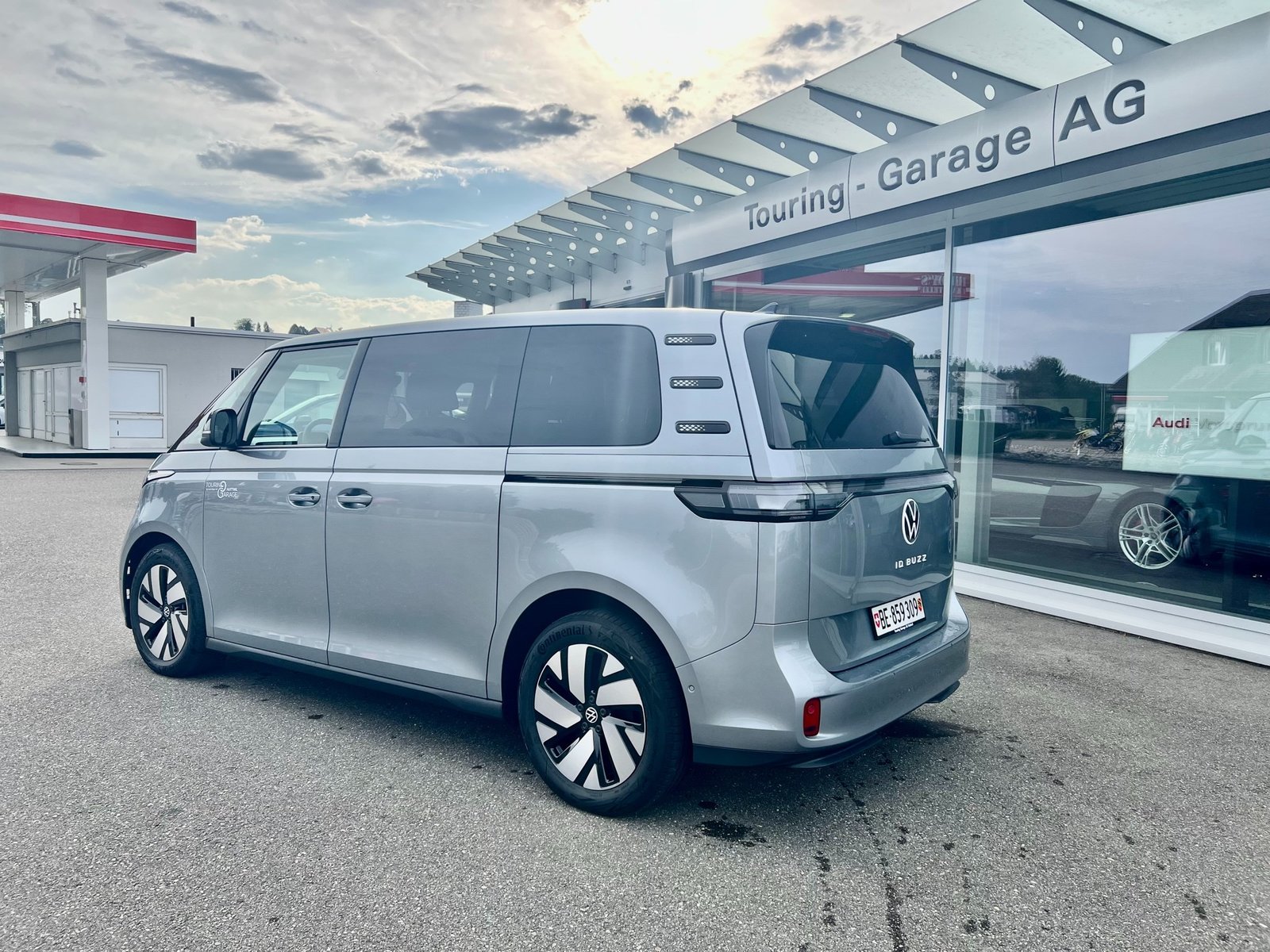 VW ID.Buzz Pro, Electric, Ex-demonstrator, Automatic - 3