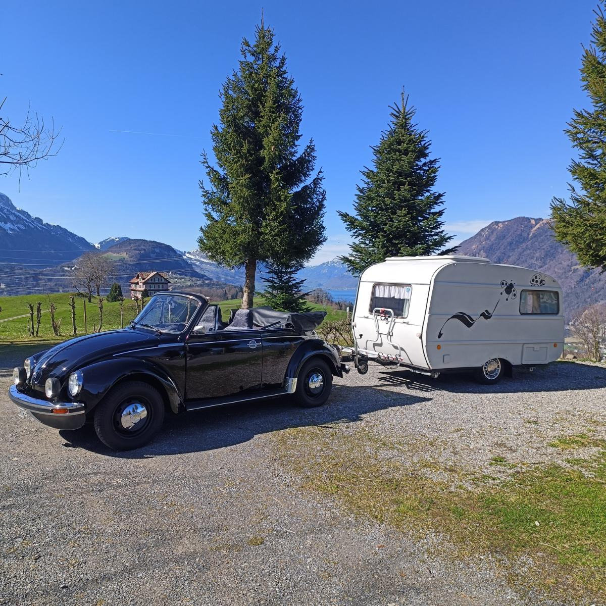 VW Käfer 1303 Cabrio mit Queck Wohnanhänger