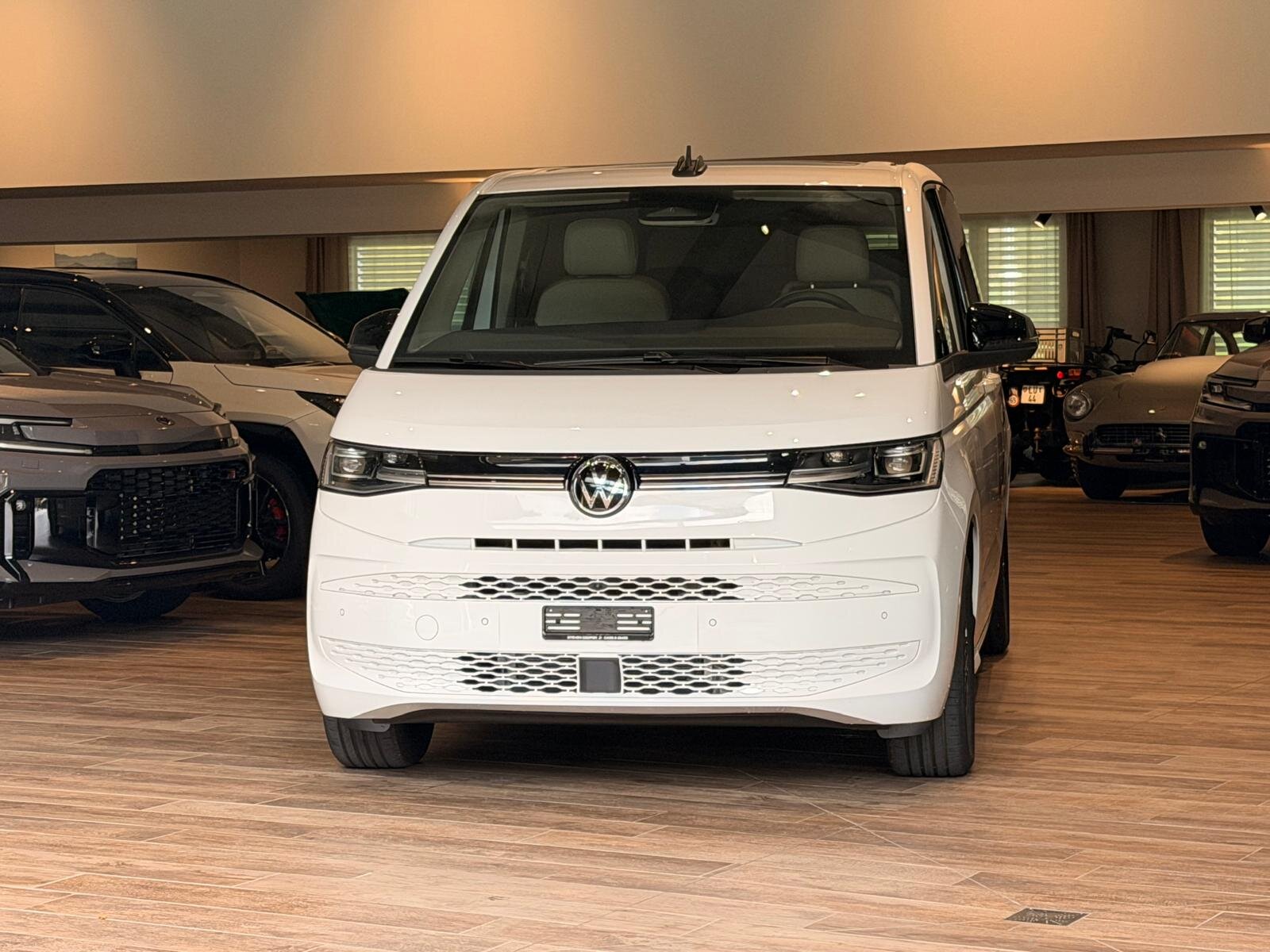 VW Multivan 1.5 eHybrid Life 4Motion DSGelek.TürenGarantie360, Plug-in-Hybrid Petrol/Electric, New car, Automatic - 3