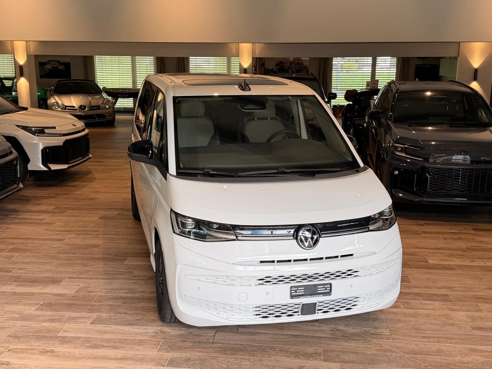 VW Multivan 1.5 eHybrid Life 4Motion DSGelek.TürenGarantie360, Plug-in-Hybrid Petrol/Electric, New car, Automatic - 4