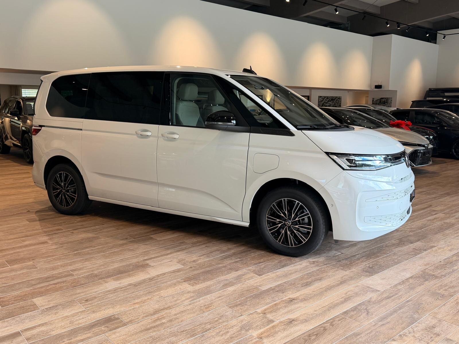VW Multivan 1.5 eHybrid Life 4Motion DSGelek.TürenGarantie360, Plug-in-Hybrid Petrol/Electric, New car, Automatic - 6