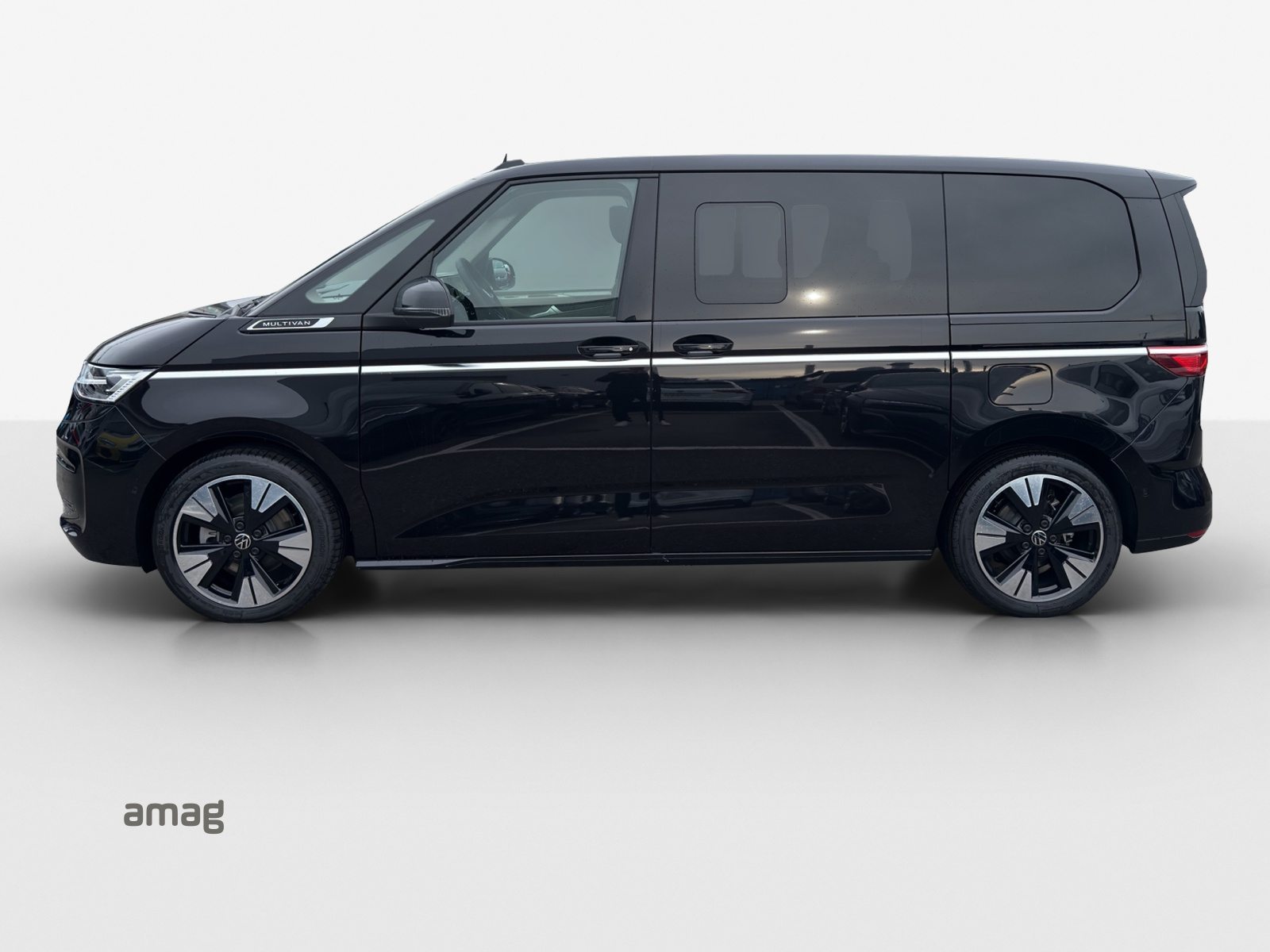 VW Multivan Style Liberty kurz, Full-Hybrid Petrol/Electric, New car, Automatic - 2