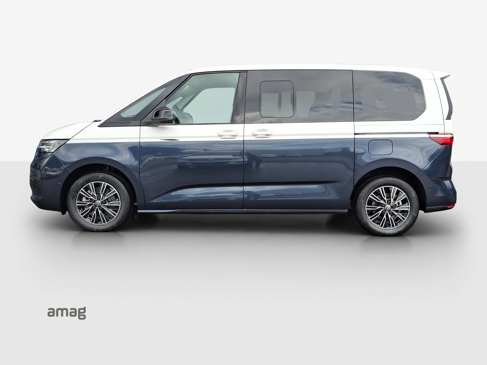 VW Multivan Liberty kurz, Voll-Hybrid Benzin/Elektro, Neuwagen, Automatik - 2