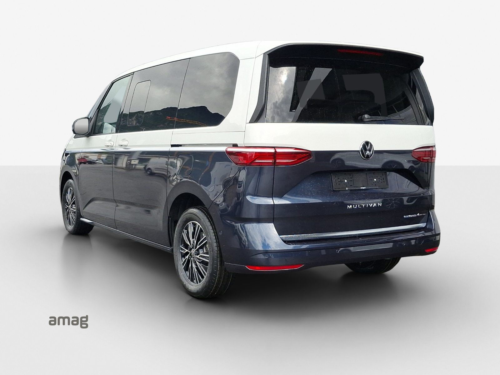 VW Multivan Liberty kurz, Voll-Hybrid Benzin/Elektro, Neuwagen, Automatik - 3