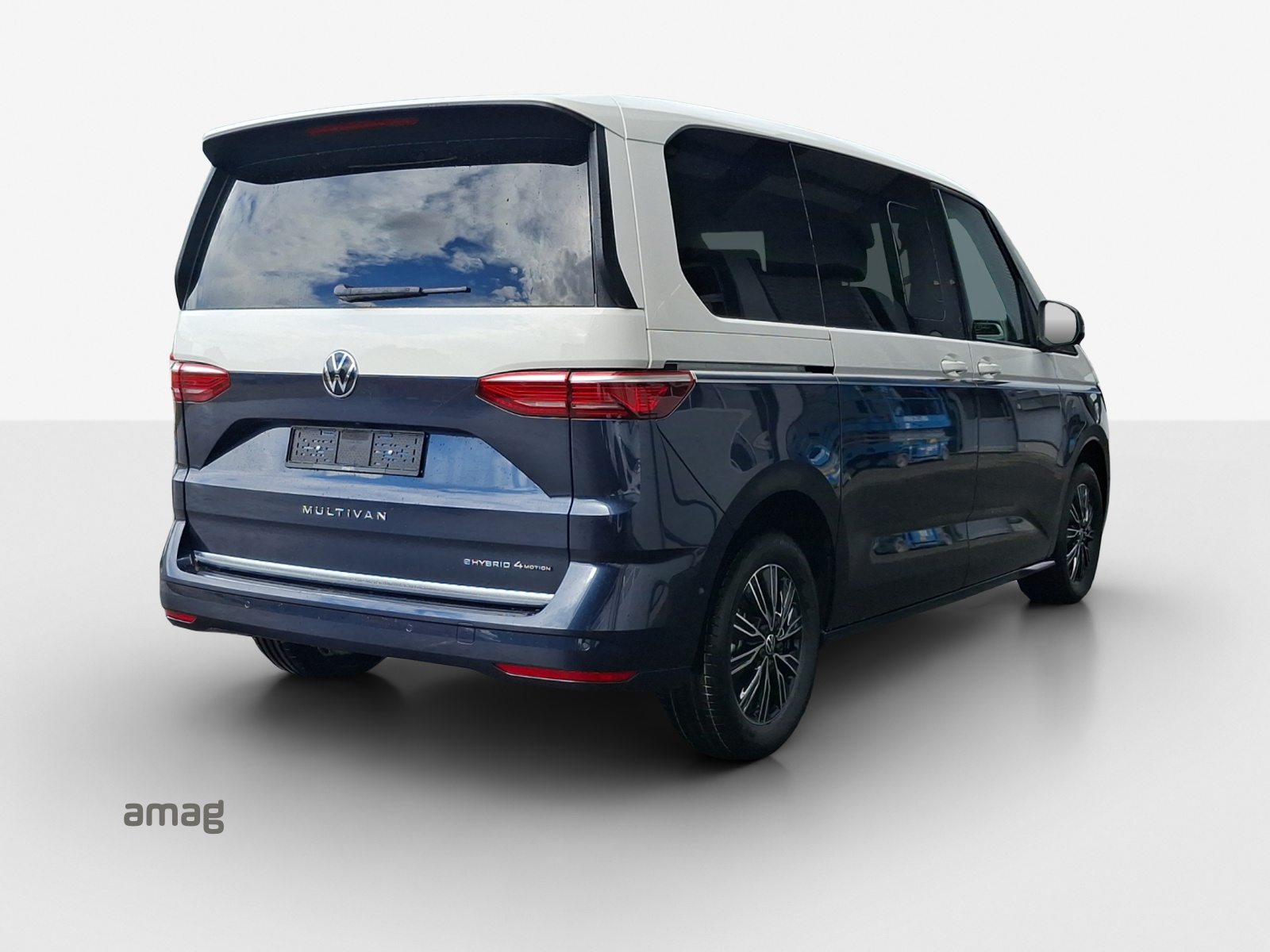 VW Multivan Liberty kurz, Voll-Hybrid Benzin/Elektro, Neuwagen, Automatik - 5