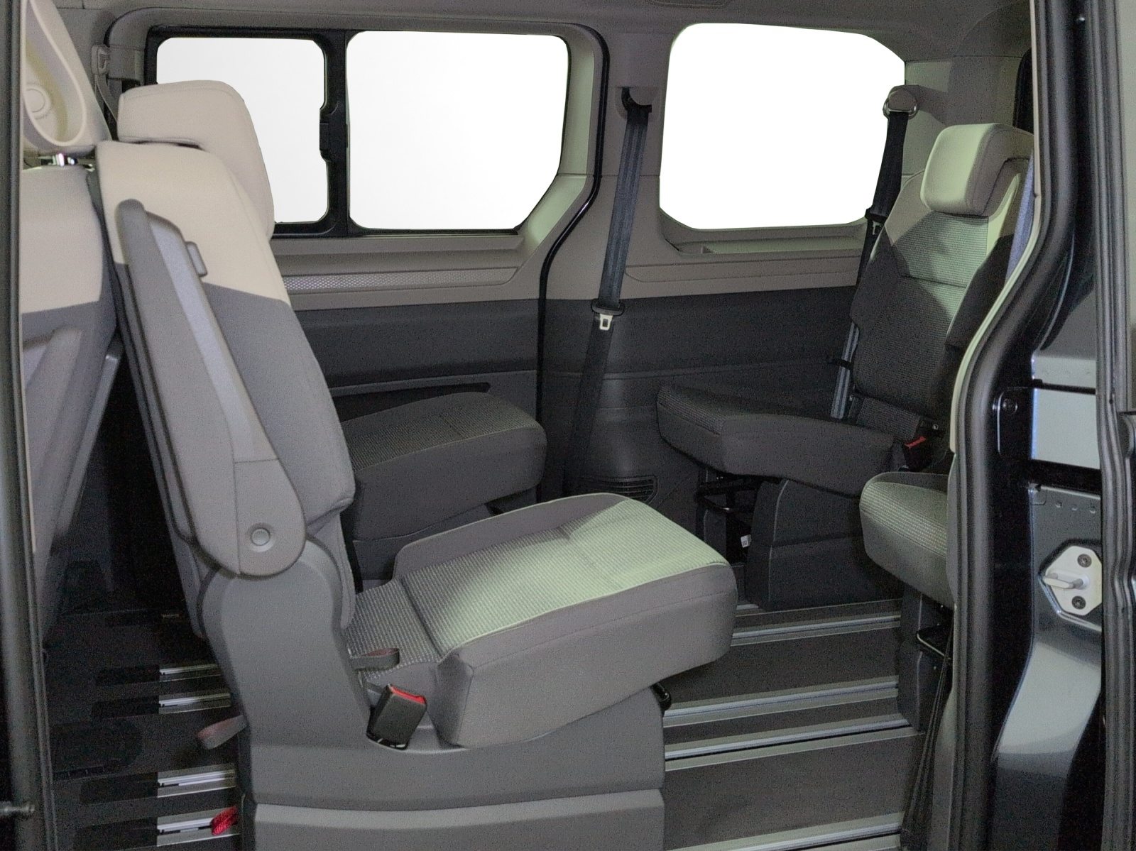 VW Multivan Liberty kurz, Full-Hybrid Petrol/Electric, New car, Automatic - 7