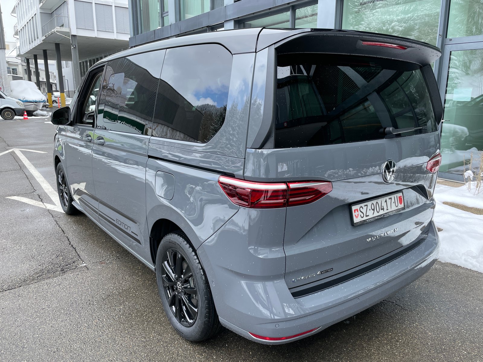 VW Multivan 1.5 eHybrid Life Edition 4Motion DSG, Plug-in-Hybrid Benzin/Elektro, Neuwagen, Automatik - 3