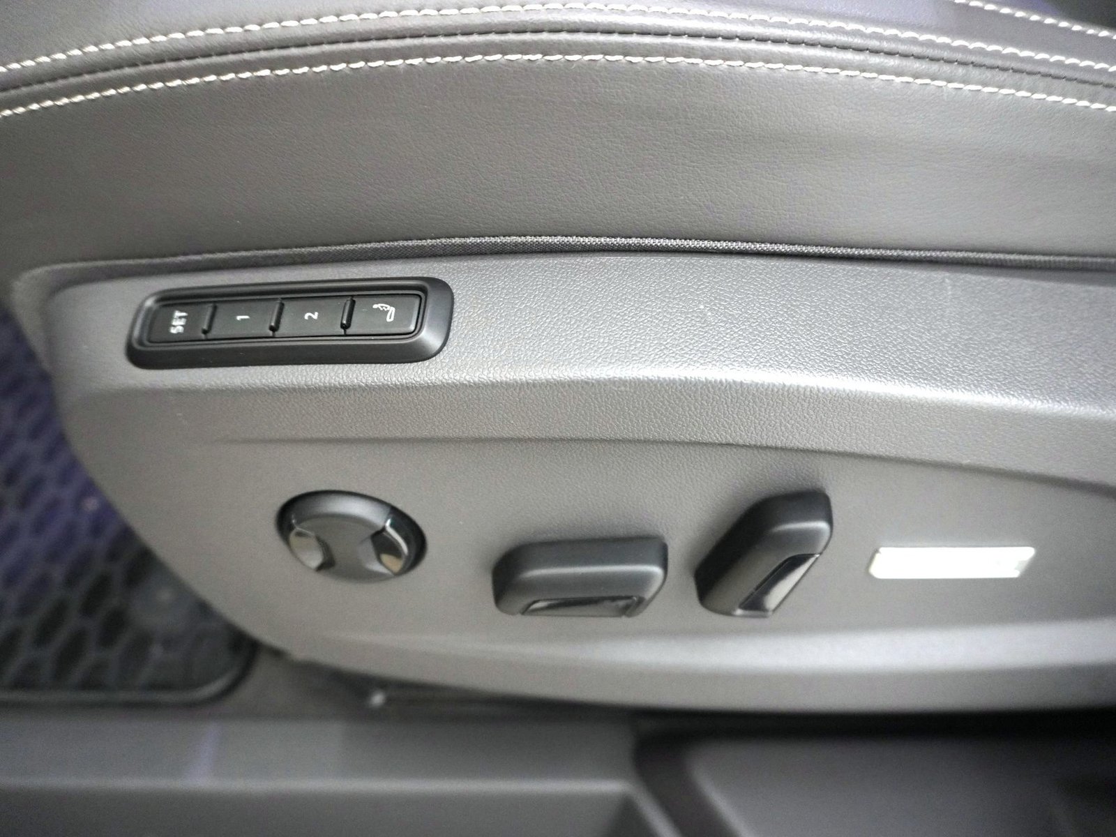 VW Multivan lang 1.5 TSI eHybrid Life Edition 4Motion DSG, Plug-in-Hybrid Benzin/Elektro, Neuwagen, Automatik - 6