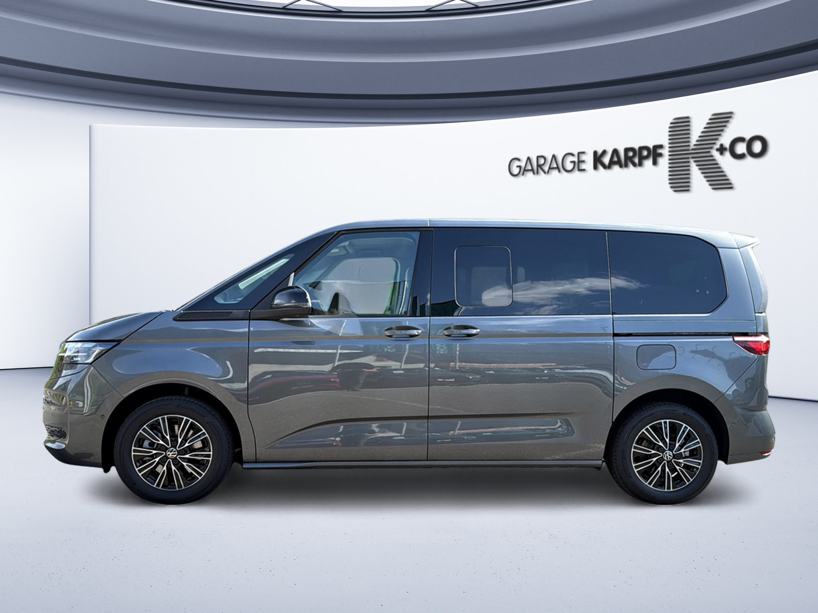 VW Multivan Liberty kurz, Full-Hybrid Petrol/Electric, New car, Automatic - 2