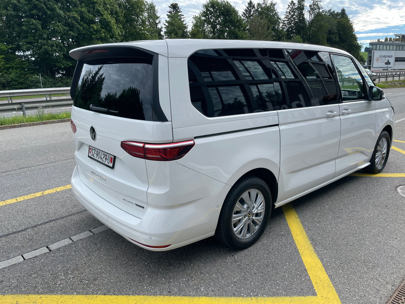 VW Multivan 1.5 eHybrid Life Lang 4Motion DSG, 7-Sitzer, Plug-in-Hybrid Benzina/Elettrica, Auto nuove, Automatico - 5
