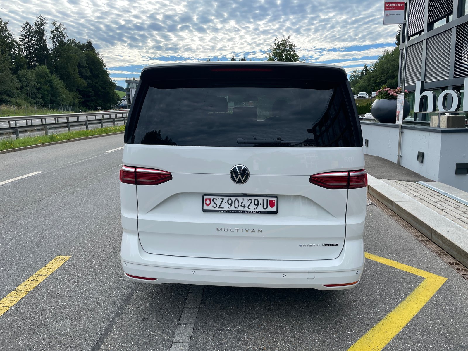 VW Multivan 1.5 eHybrid Life Lang 4Motion DSG, 7-Sitzer, Plug-in-Hybrid Benzina/Elettrica, Auto nuove, Automatico - 6