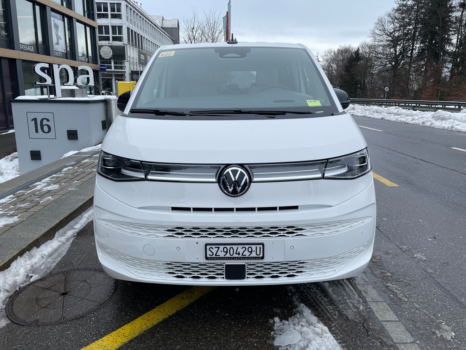 VW Multivan 1.5 eHybrid Style 4Motion DSG, Plug-in-Hybrid Petrol/Electric, New car, Automatic - 2